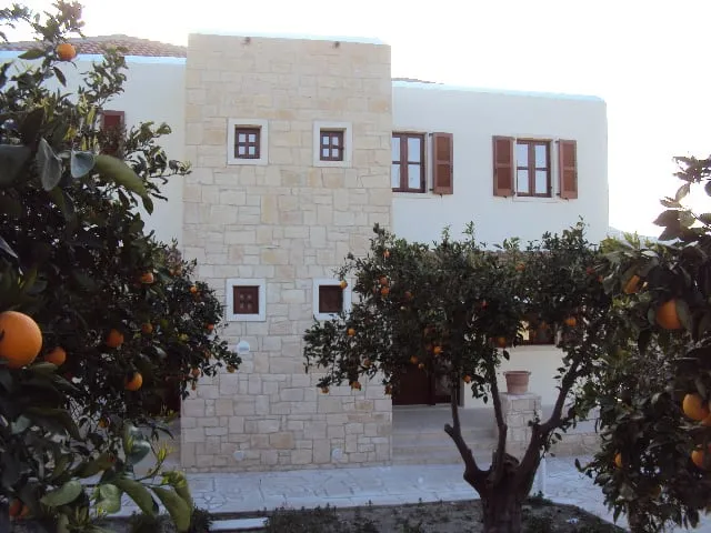 Nektarios & Denise Residence — view 3