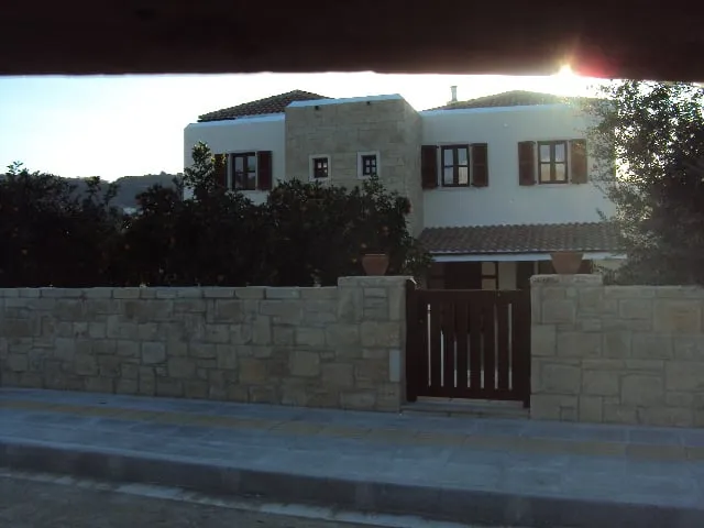Nektarios & Denise Residence — view 4