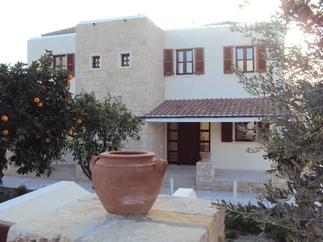 Nektarios & Denise Residence — view 5